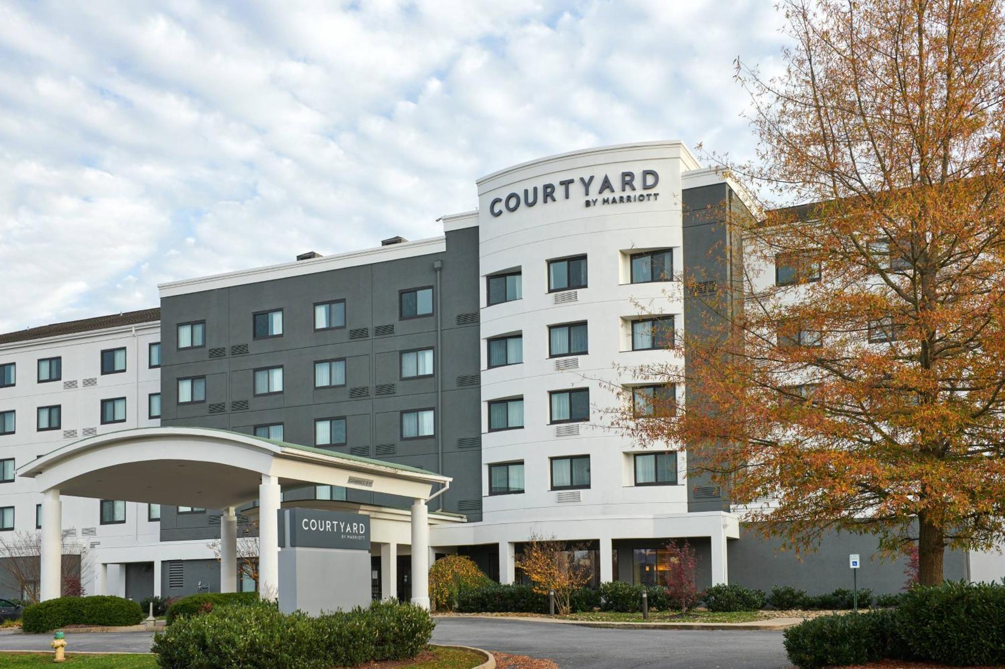 Courtyard Bristol Hotel Exterior photo