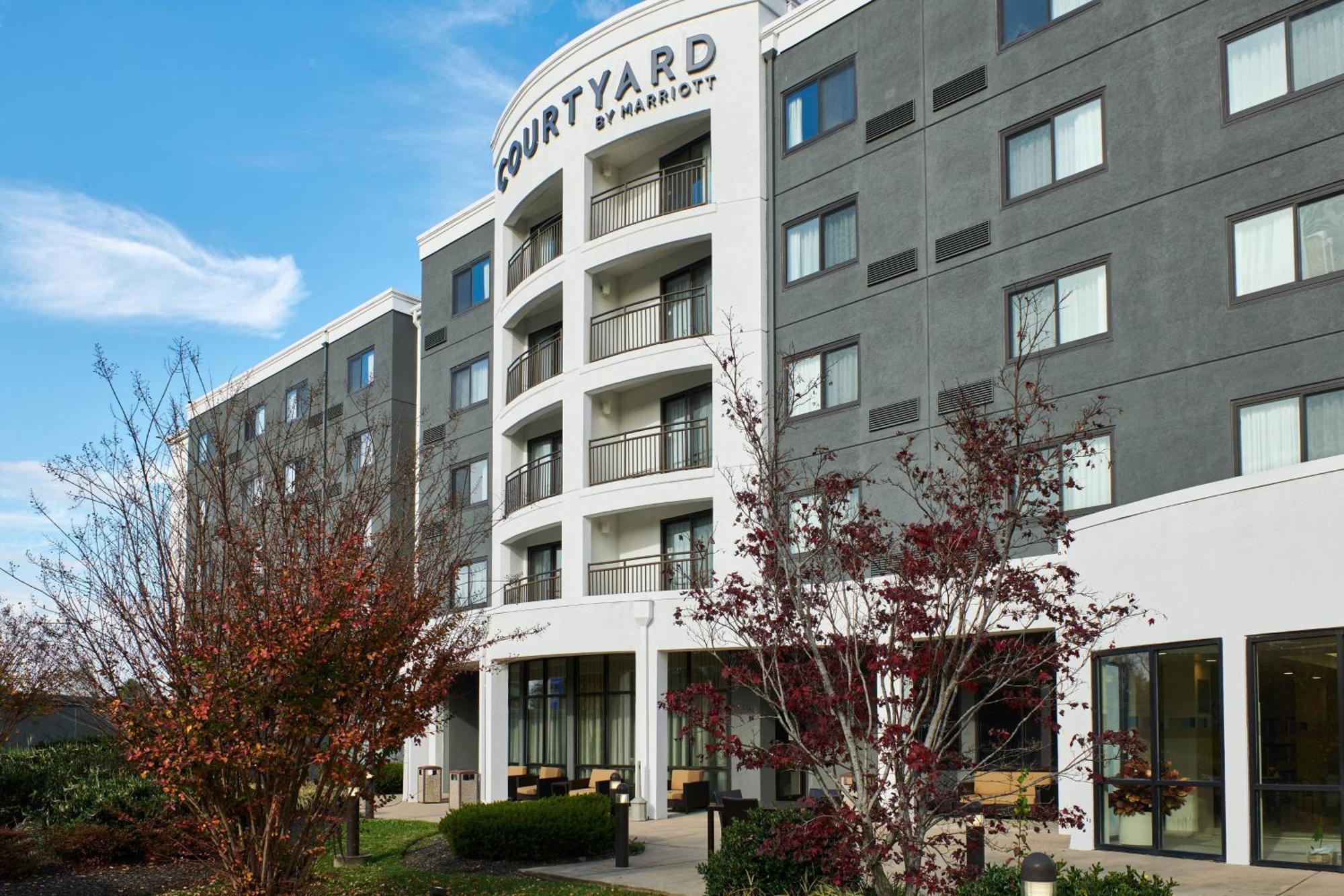 Courtyard Bristol Hotel Exterior photo